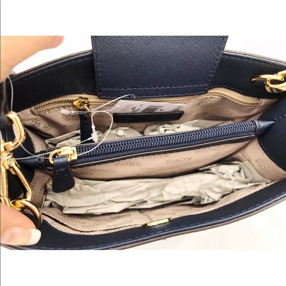 Gaby’sBags👜💕- Michael Kors Crossbody Navy Floral - Picture 8 of 8